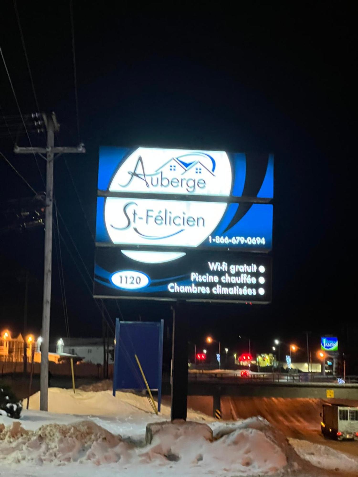 Hotel Auberge St-Felicien Saint-Félicien Eksteriør billede