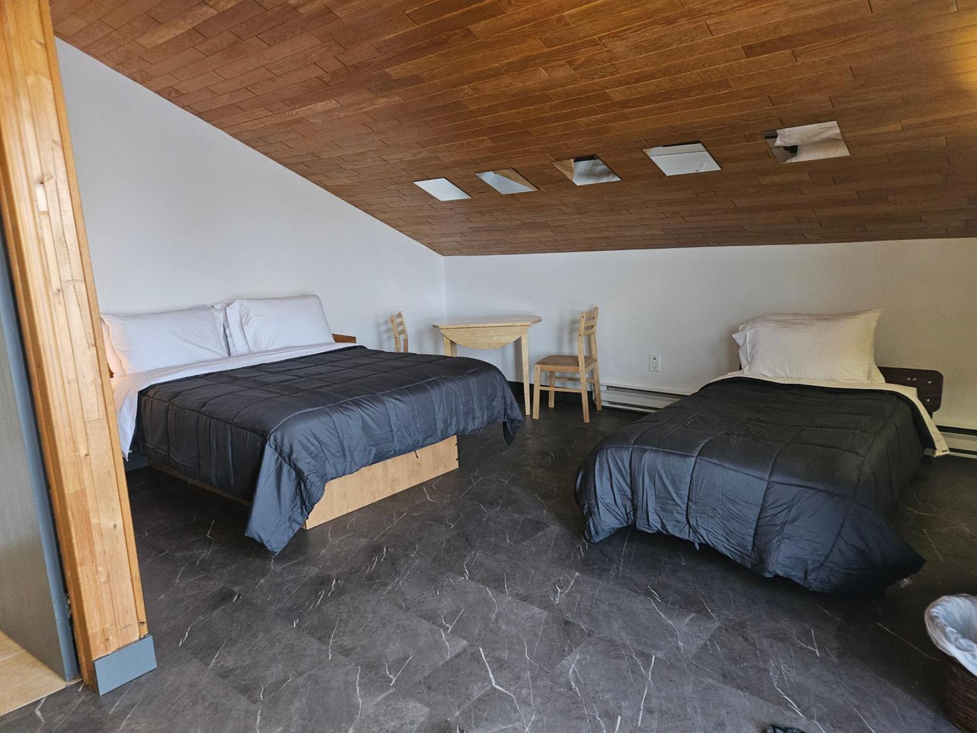 Hotel Auberge St-Felicien Saint-Félicien Eksteriør billede
