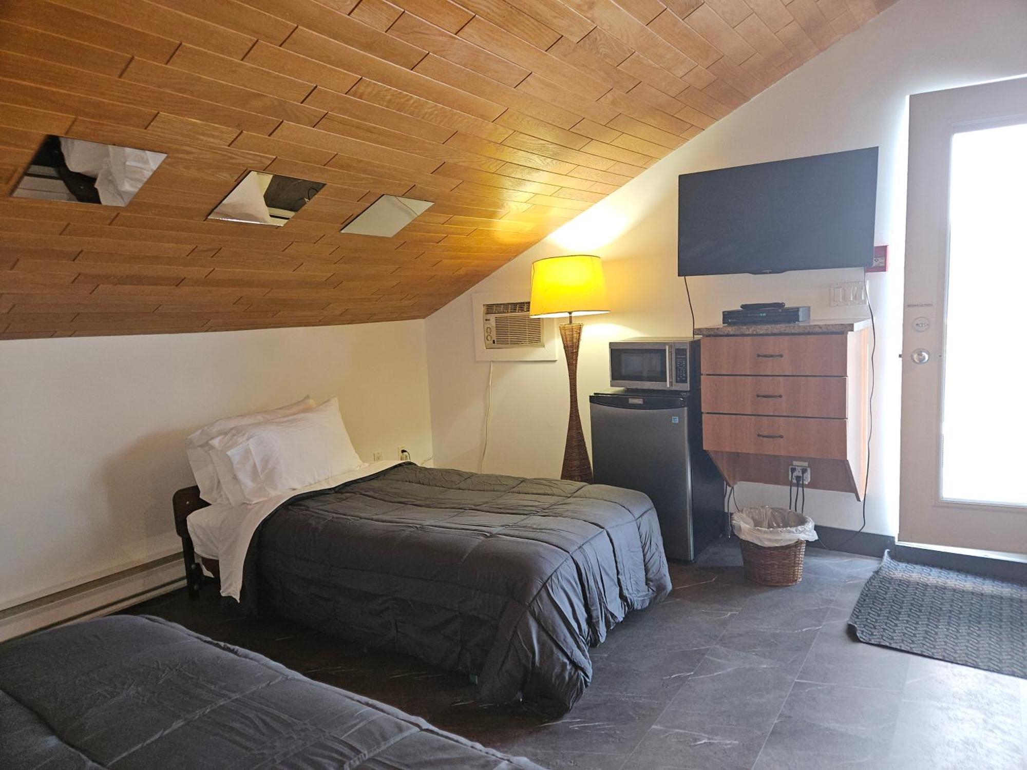 Hotel Auberge St-Felicien Saint-Félicien Eksteriør billede