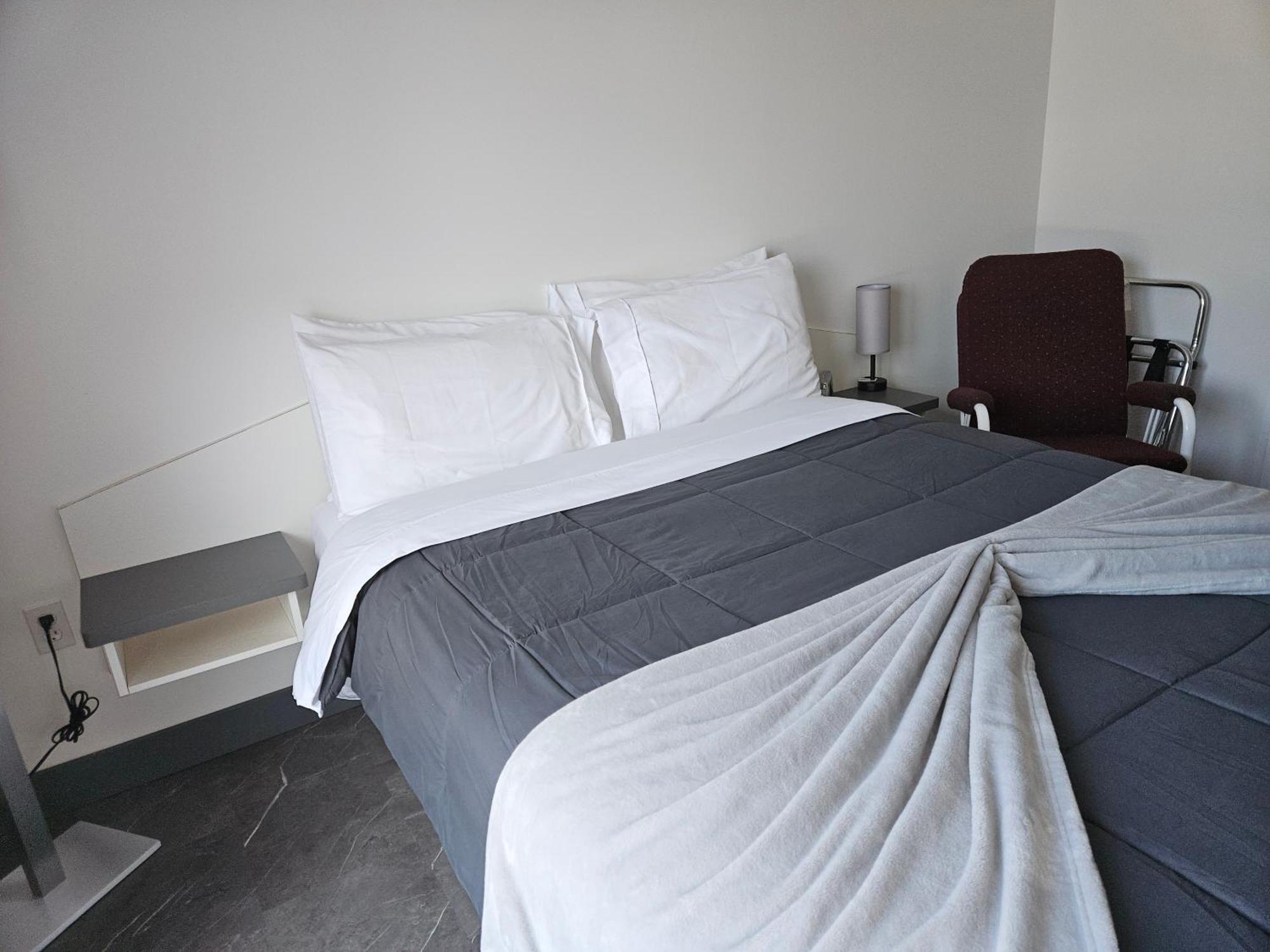 Hotel Auberge St-Felicien Saint-Félicien Eksteriør billede