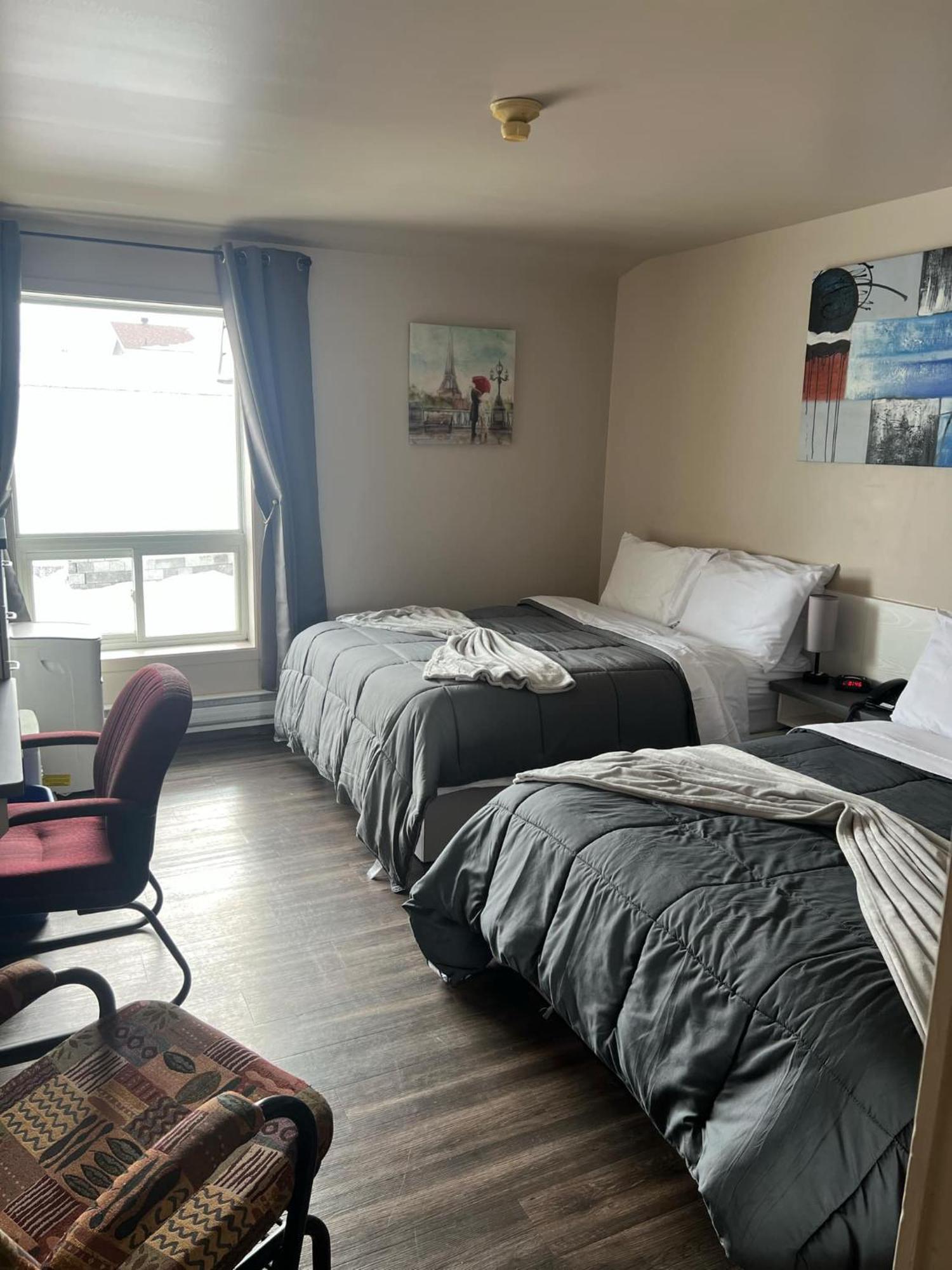 Hotel Auberge St-Felicien Saint-Félicien Eksteriør billede