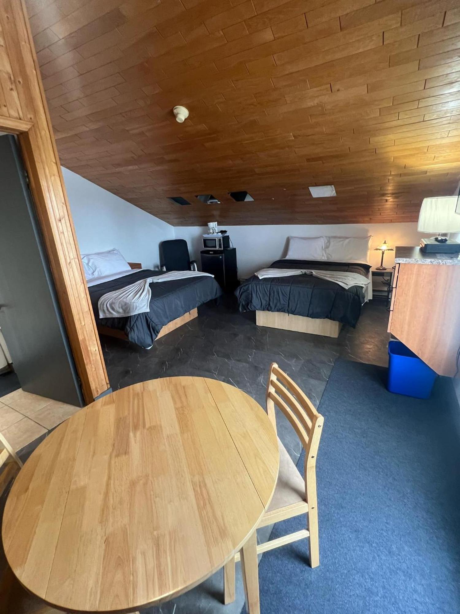 Hotel Auberge St-Felicien Saint-Félicien Eksteriør billede